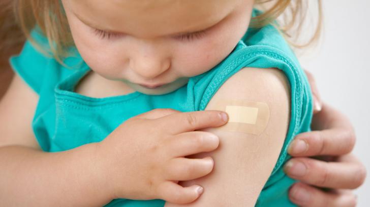 Надо ли делать ребенку прививки?