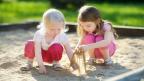 Строим песочницу для детей во дворе дома