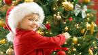 Украшаем новогоднюю елку с ребенком