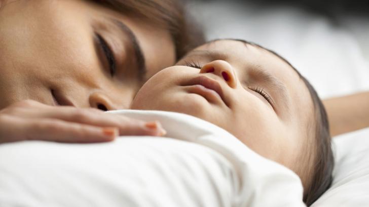 О чем говорят позы сна спящего ребенка